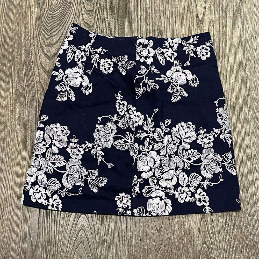 Talbots Pencil Mini Skirt Floral Pul-On Zip Back Cotton Blend Navy White Size 6P